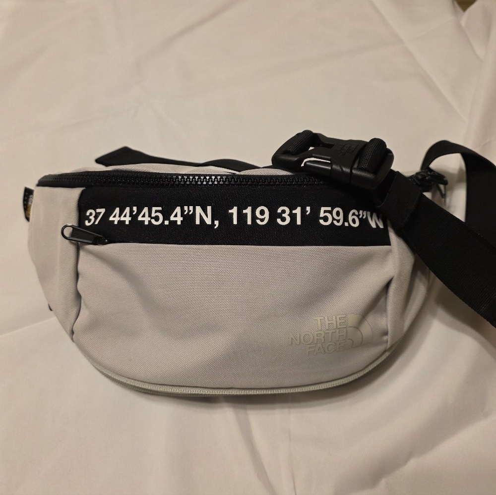 The North Face Borealis LIGHT Gray 13" Sling Bag, EUC - Picture 6 of 16